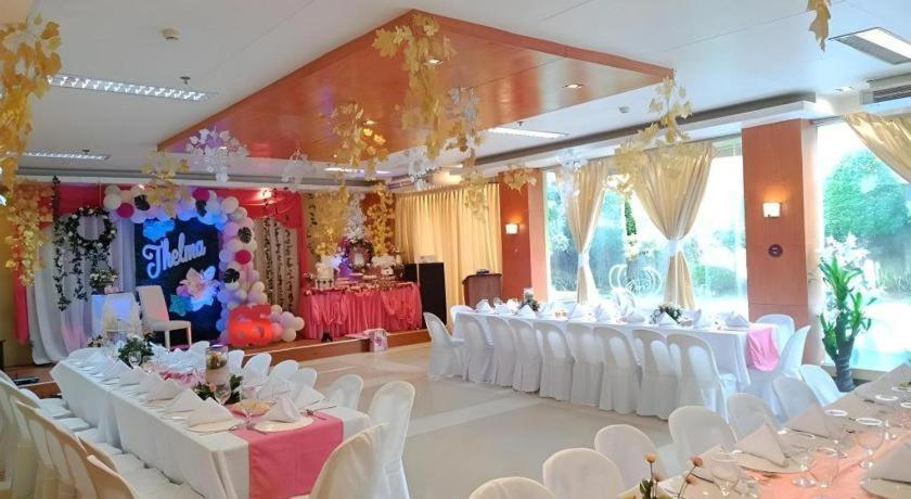 דיפולוג Hotel Camila 2 מראה חיצוני תמונה
